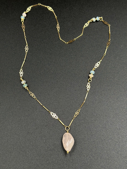 Morganite, quartz rose et plaqué or