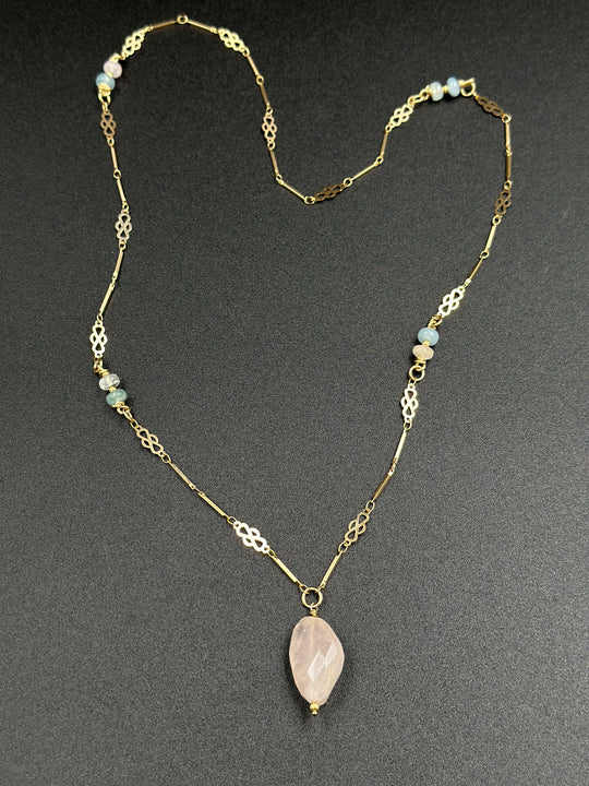 Morganite, quartz rose et plaqué or