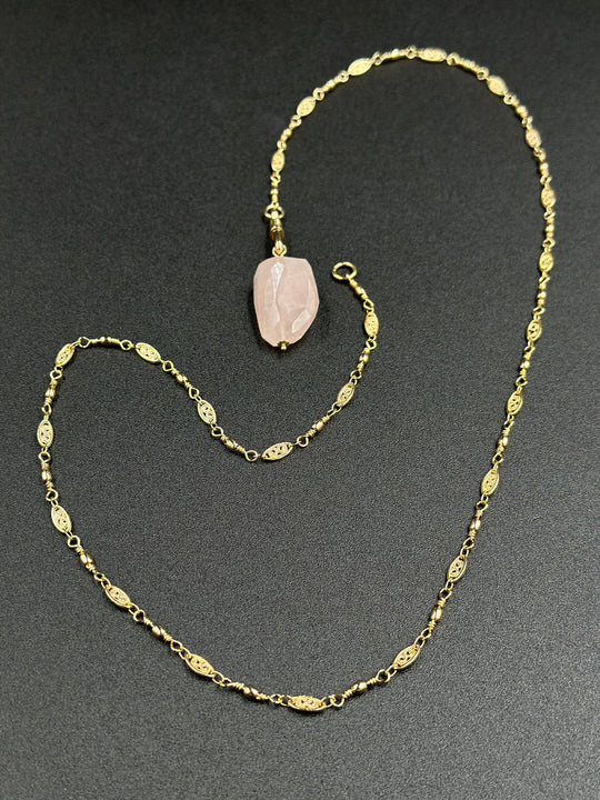 Collier quartz rose et chaîne filigrane plaqué or