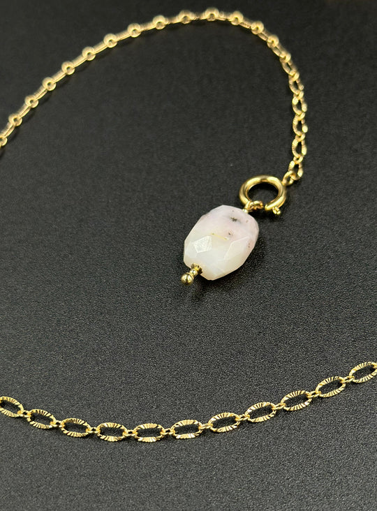 Collier opale rose et chaîne plaqué or